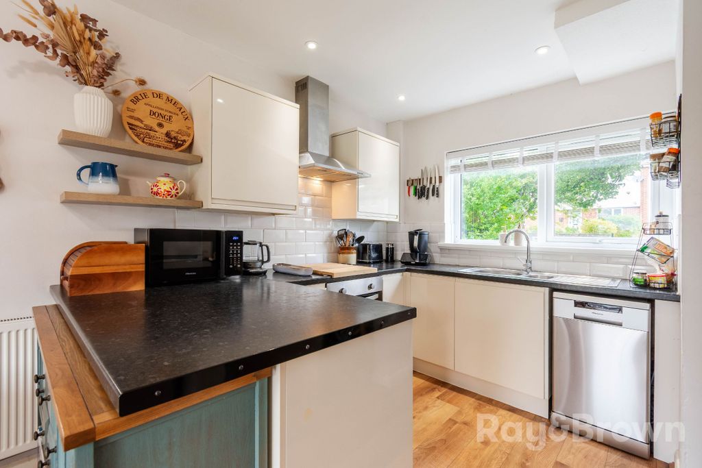 Property photo 3 of 48