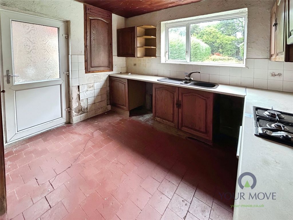 Property photo 3 of 10 Kitchen