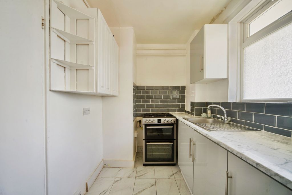 Property photo 3 of 17 Photo