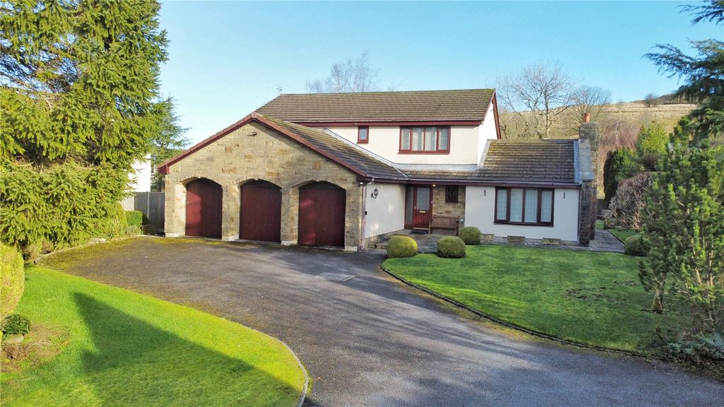 Property photo 1 of 28 Large Detached Home