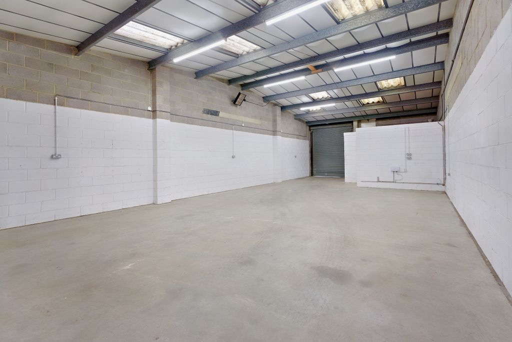 Property photo 3 of 16 8556059-Interior11-800