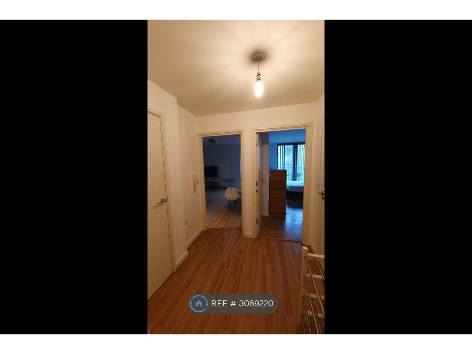 Property photo 1 of 10 Entrance Hallway