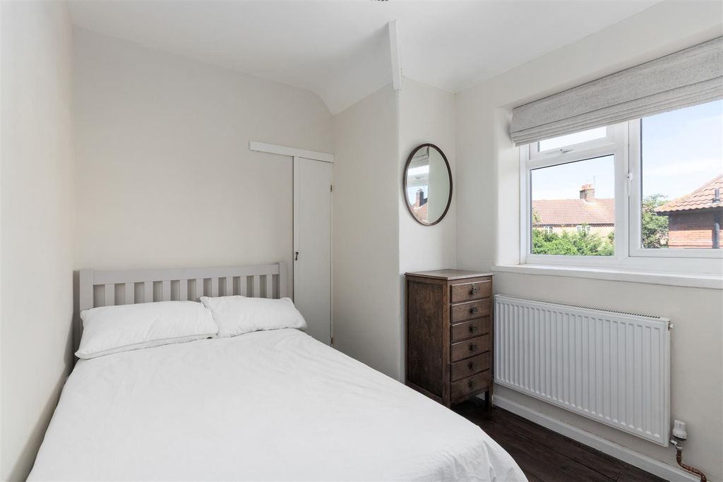 Property photo 3 of 8 Bryony Road 25 Ph9.Jpg