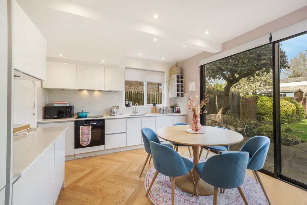 Property photo 2 of 17 5010183