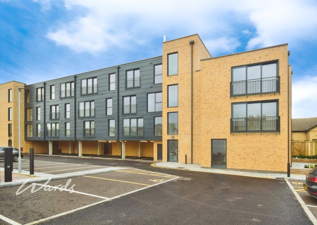 Property photo 3 of 10 Emin 24 Rear Main...