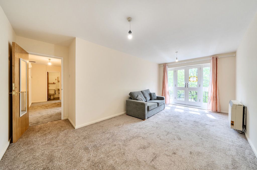 Property photo 2 of 11 1453086-11-69F20E...