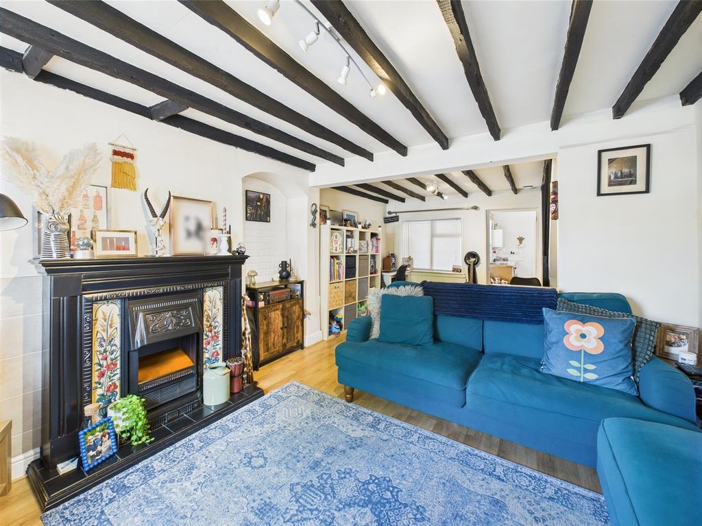 Property photo 2 of 10 Cam04907G0-Pr0177-Still006.Jpg