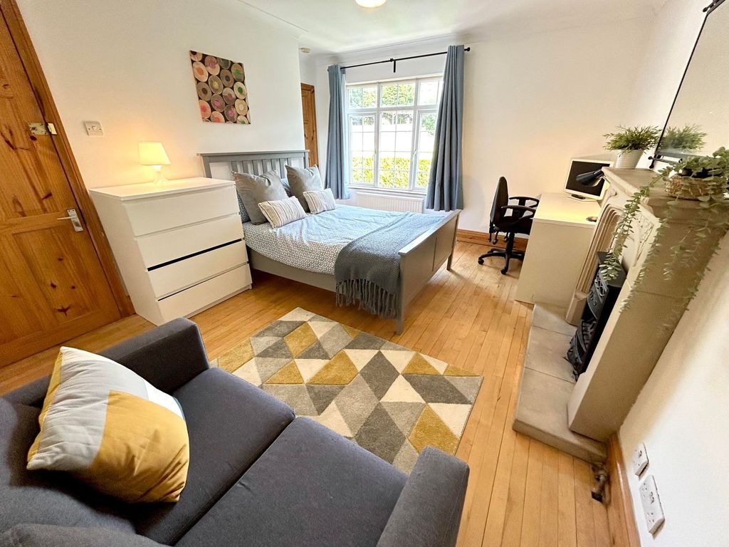 Property photo 1 of 8 This Beautifully Designed Double Bedroom Features ...