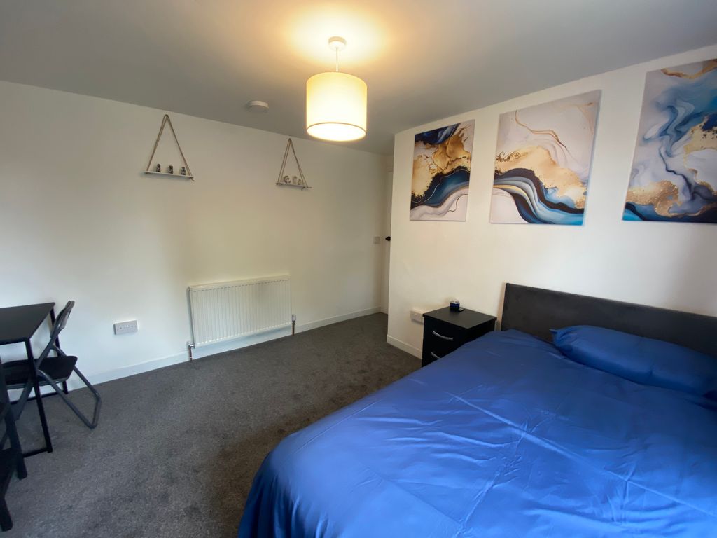 Property photo 2 of 9 Room 2 (2)