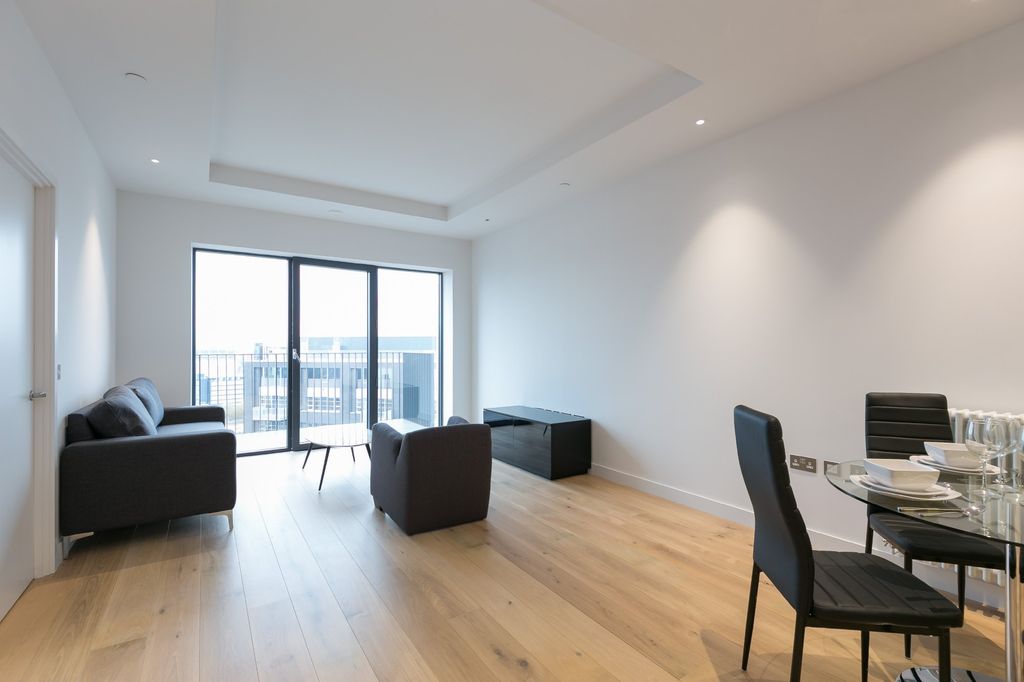 Property photo 1 of 10 Reception/Kitchen