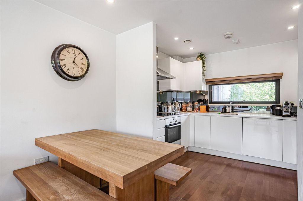 Property photo 3 of 17 Reception/Kitchen