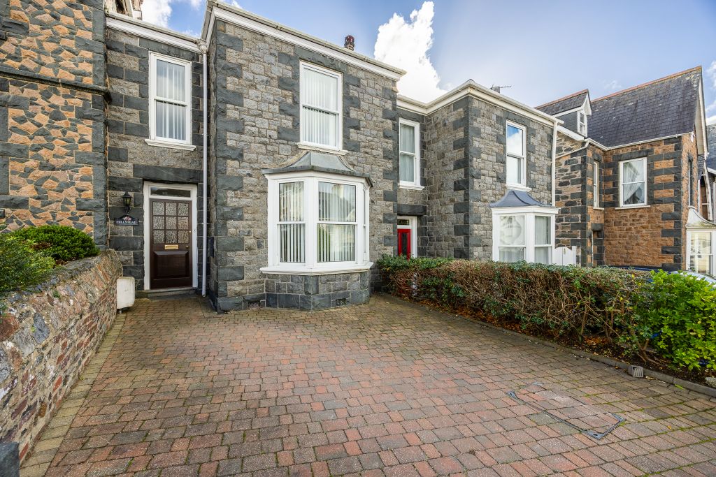 Property photo 2 of 20