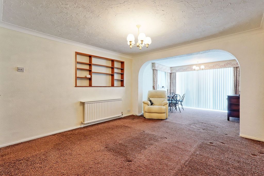 Property photo 3 of 33