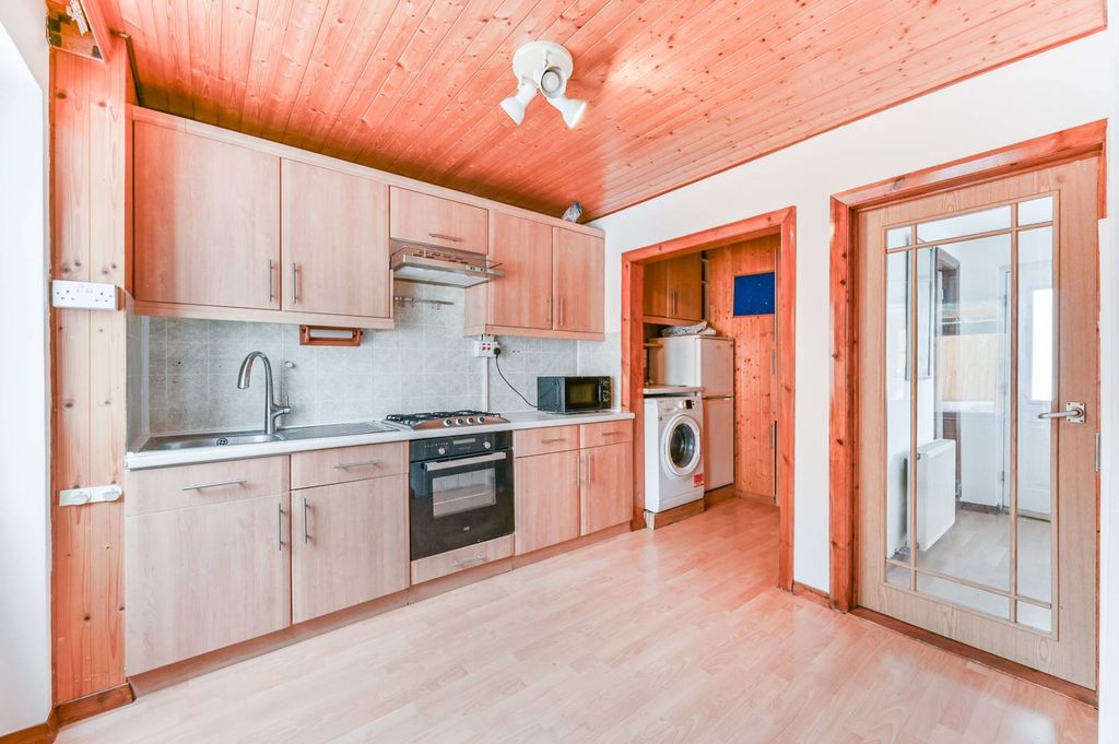 Property photo 3 of 9