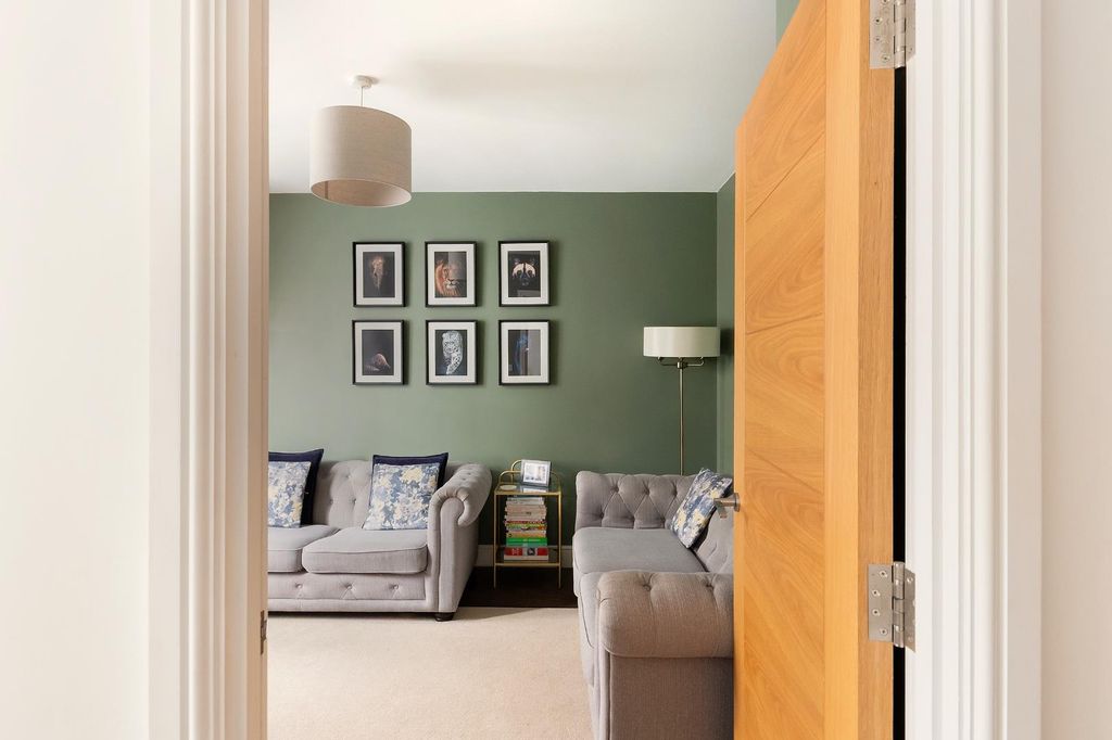 Property photo 1 of 46 1Hasbr - Living Room E.Jpg