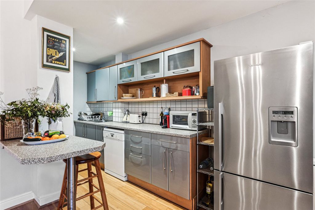 Property photo 3 of 9 Kitchen/Dining