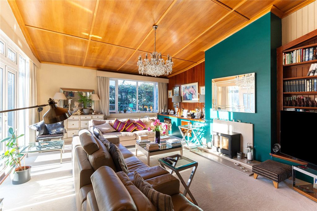 Property photo 3 of 14 Sitting Room