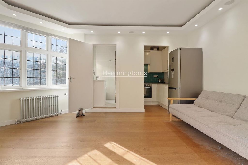 Property photo 2 of 11 08-Bcfd78696 - Am - 67 Clare Court, Judd Street Lo