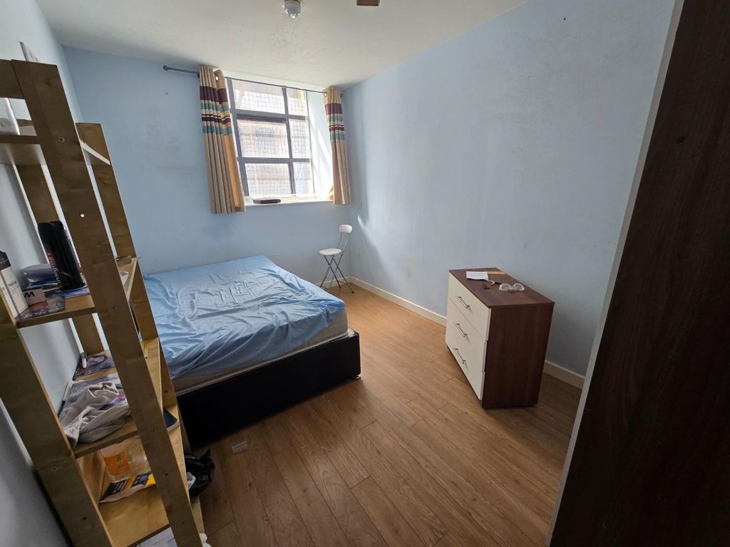 Property photo 3 of 6 Bedroom