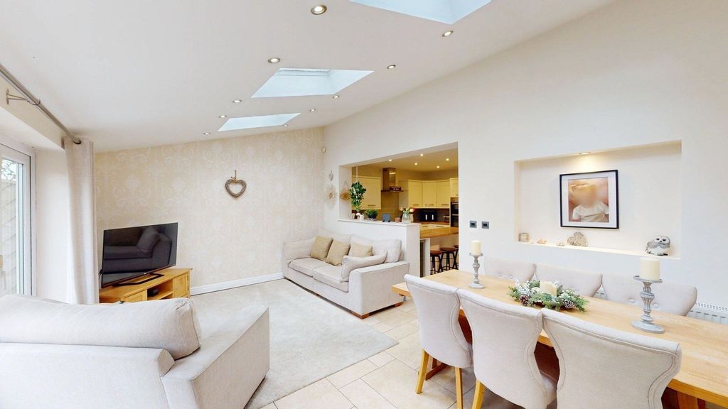 Property photo 3 of 23 Dining Room