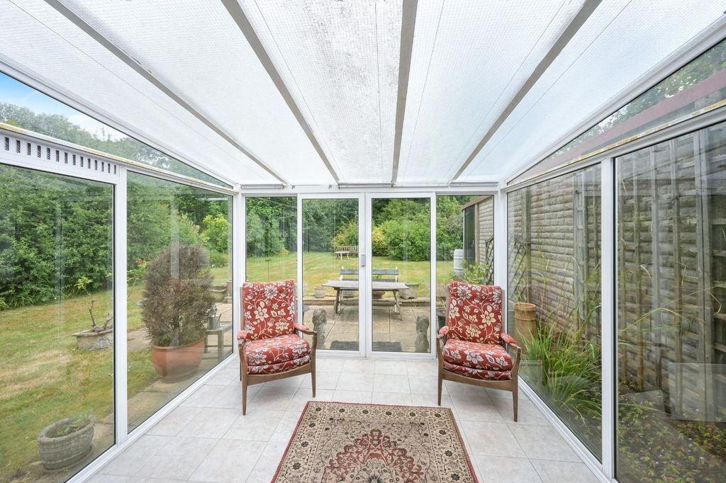 Property photo 3 of 18 Lywood Close