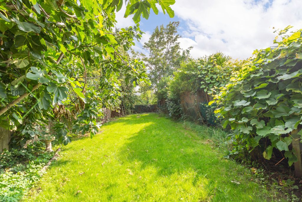 Property photo 2 of 29 10 Hillside Avenue, N11 3De-1
