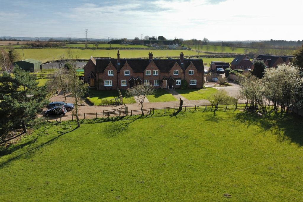 Property photo 2 of 17 4903494