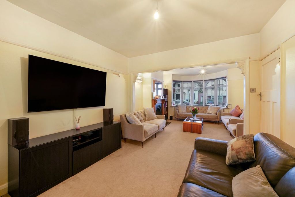 Property photo 2 of 22