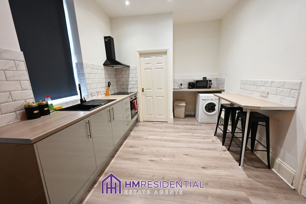 Property photo 3 of 6 Gallery