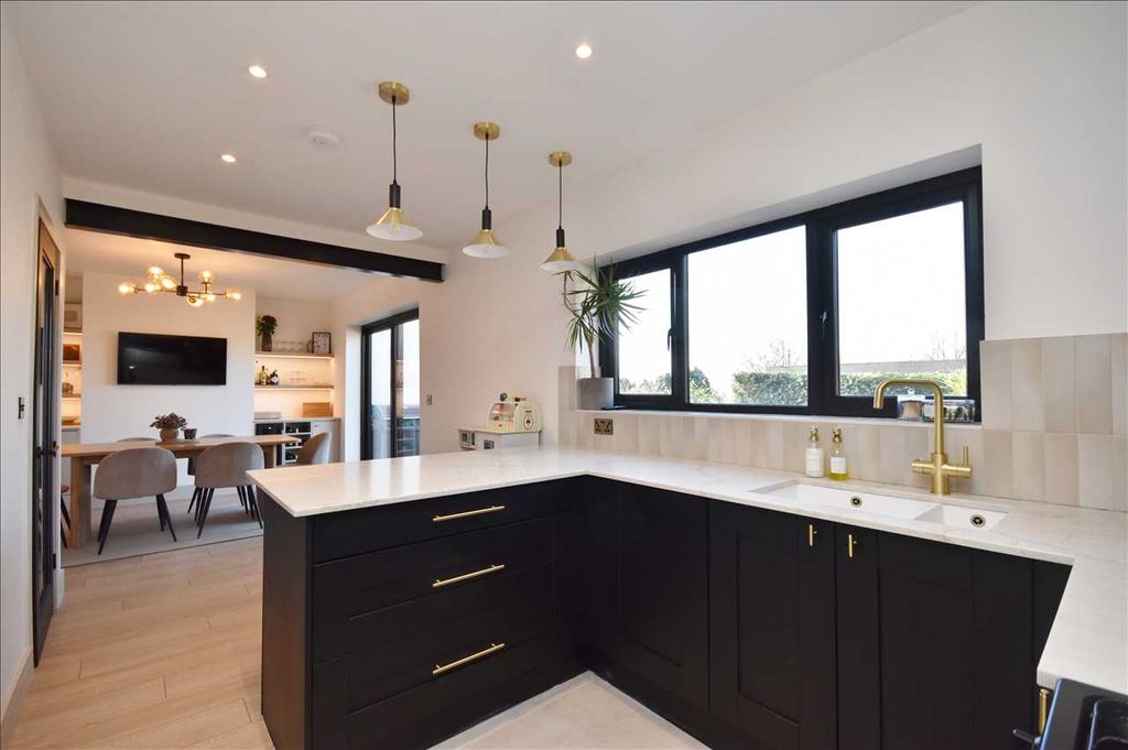 Property photo 3 of 25