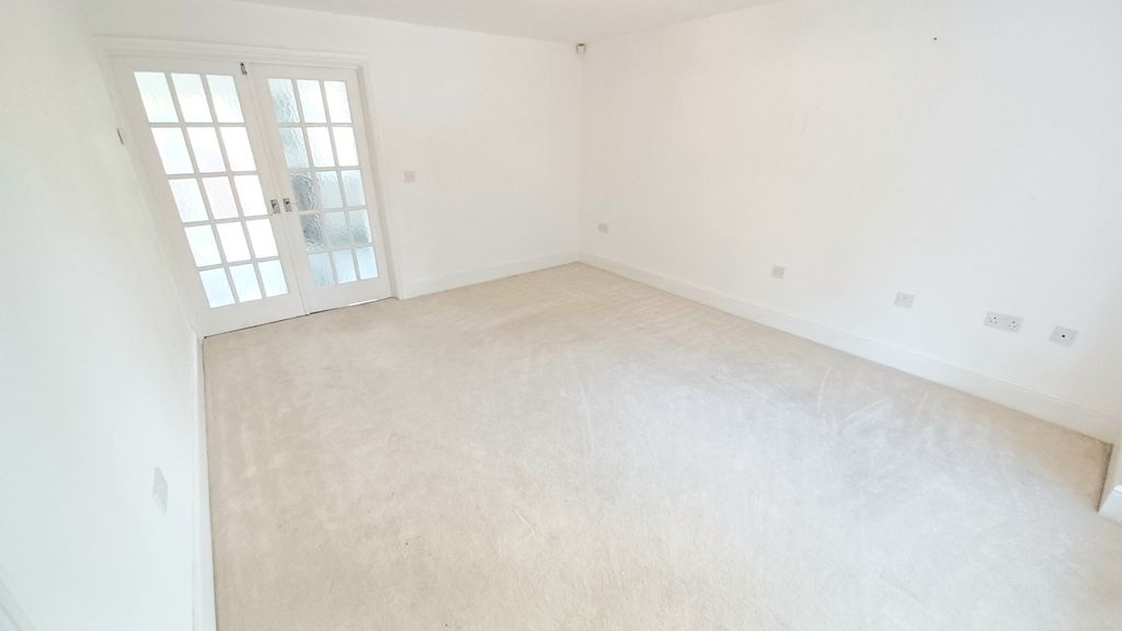 Property photo 3 of 17 20251002_101240