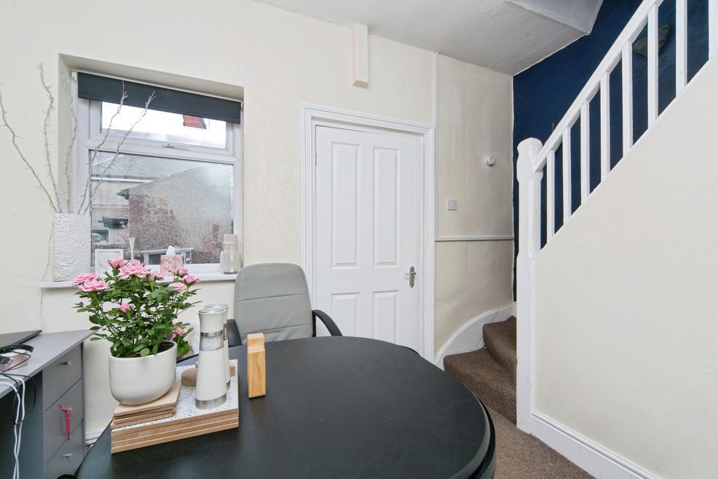 Property photo 3 of 16 Dining Room