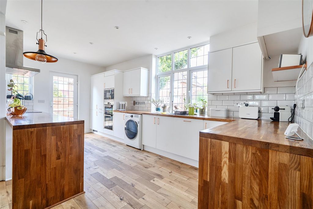 Property photo 3 of 23 For Sale By Aspire Residential | Treveor Close