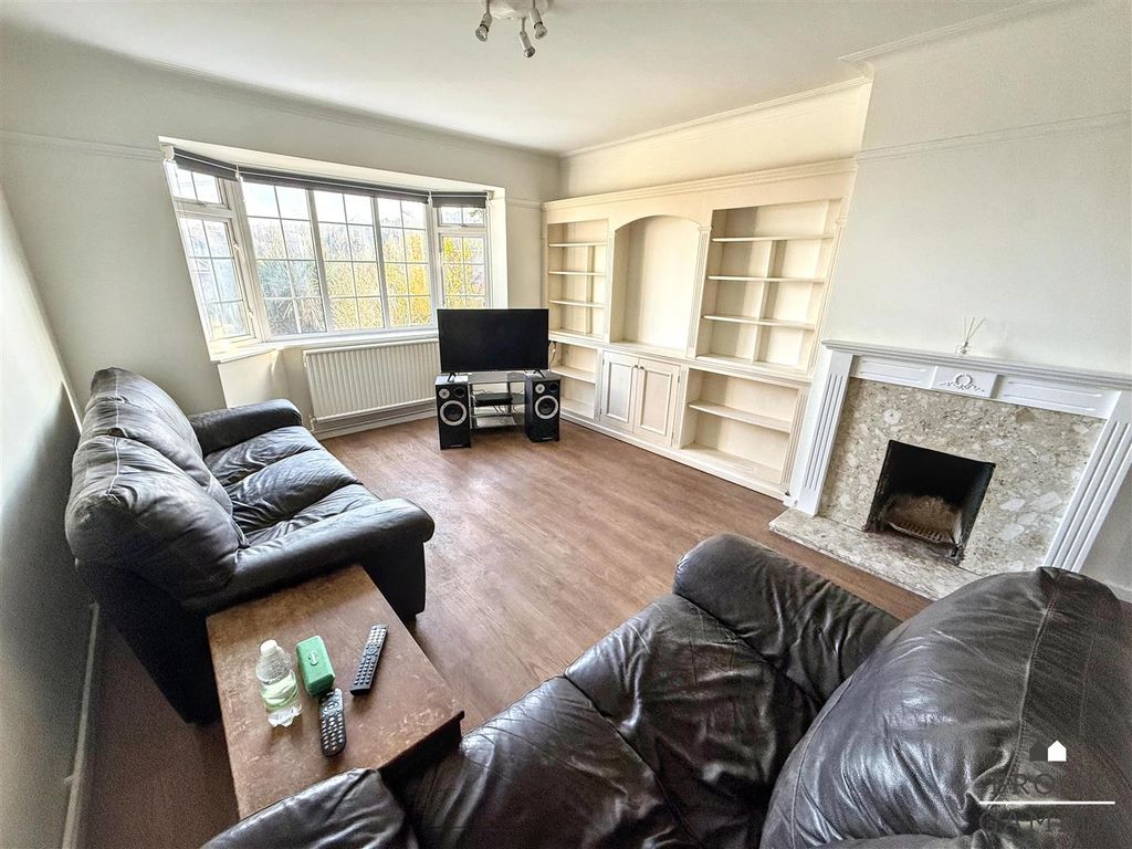 Property photo 3 of 24 01323 438506