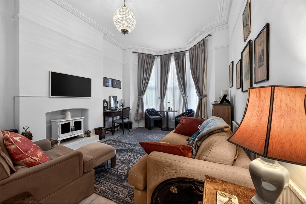 Property photo 2 of 20