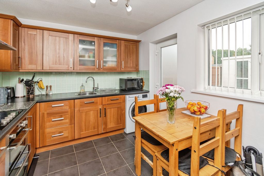 Property photo 2 of 15 Kitchen