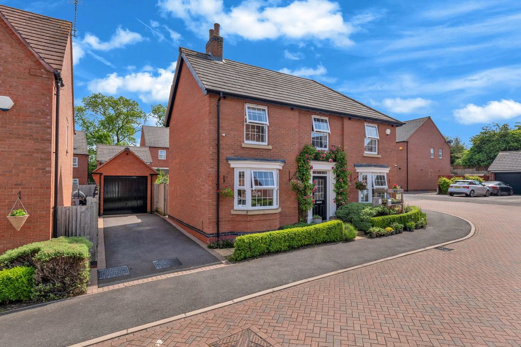 Property photo 1 of 33