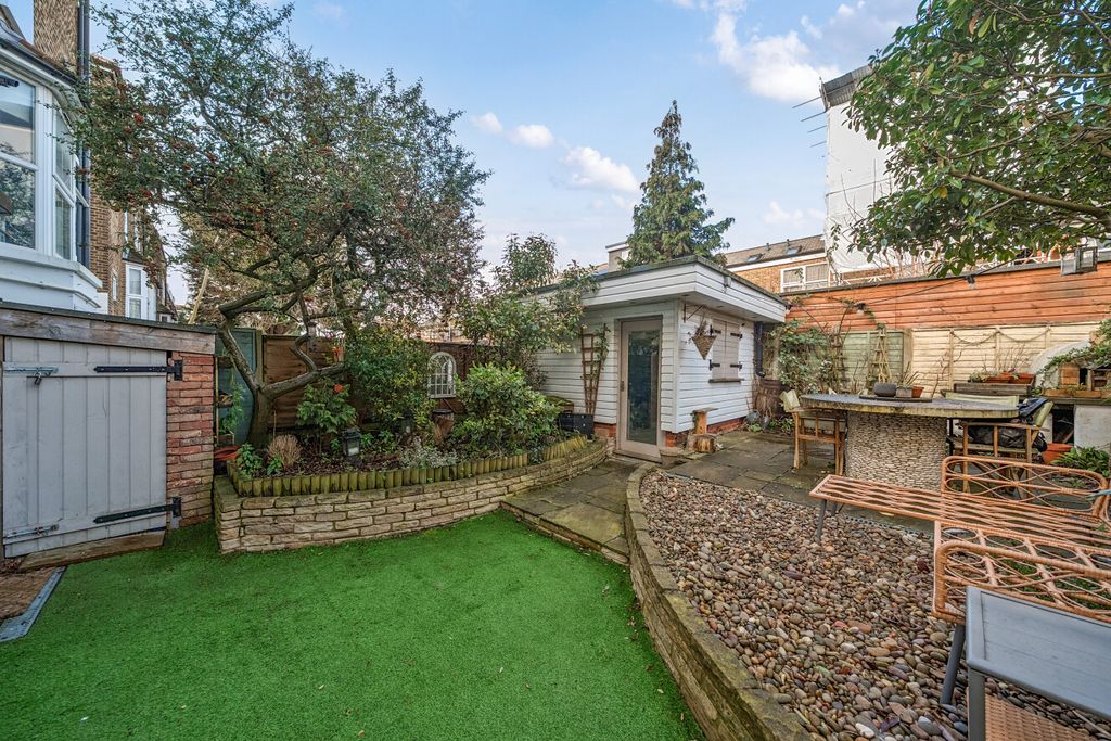 Property photo 2 of 14 1407598-15-6989ba...