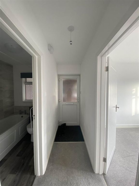 Property photo 2 of 9 Hallway.Jpg