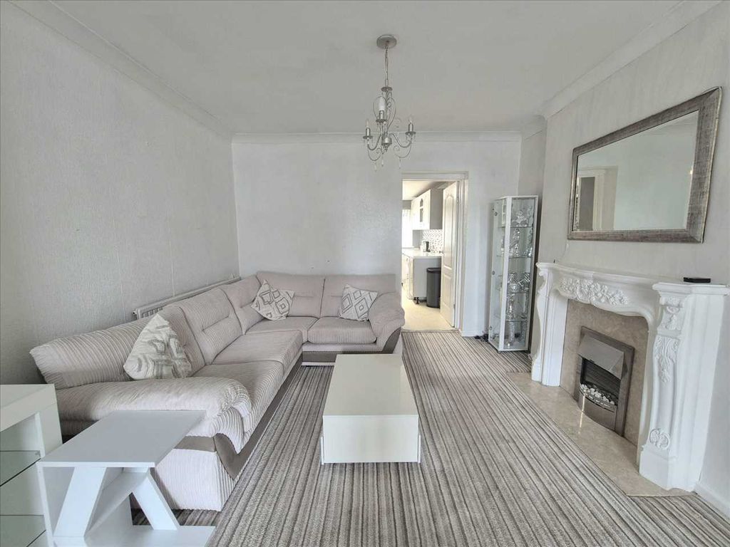 Property photo 2 of 22 Lounge