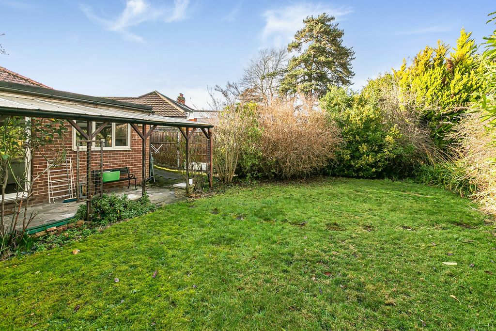 Property photo 2 of 18 Garden