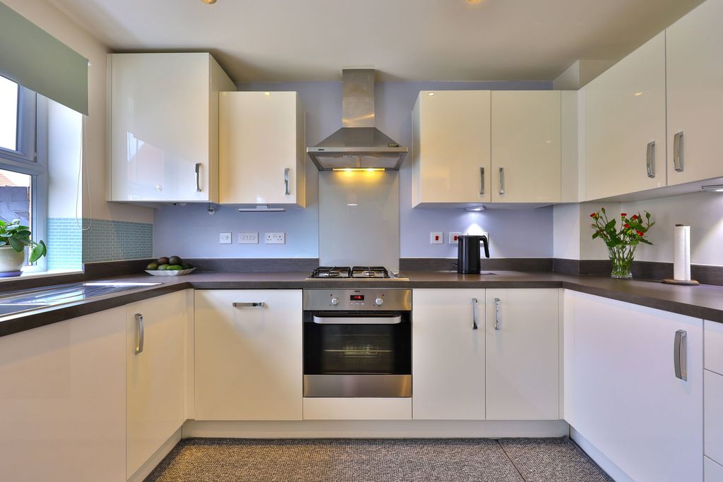 Property photo 2 of 22