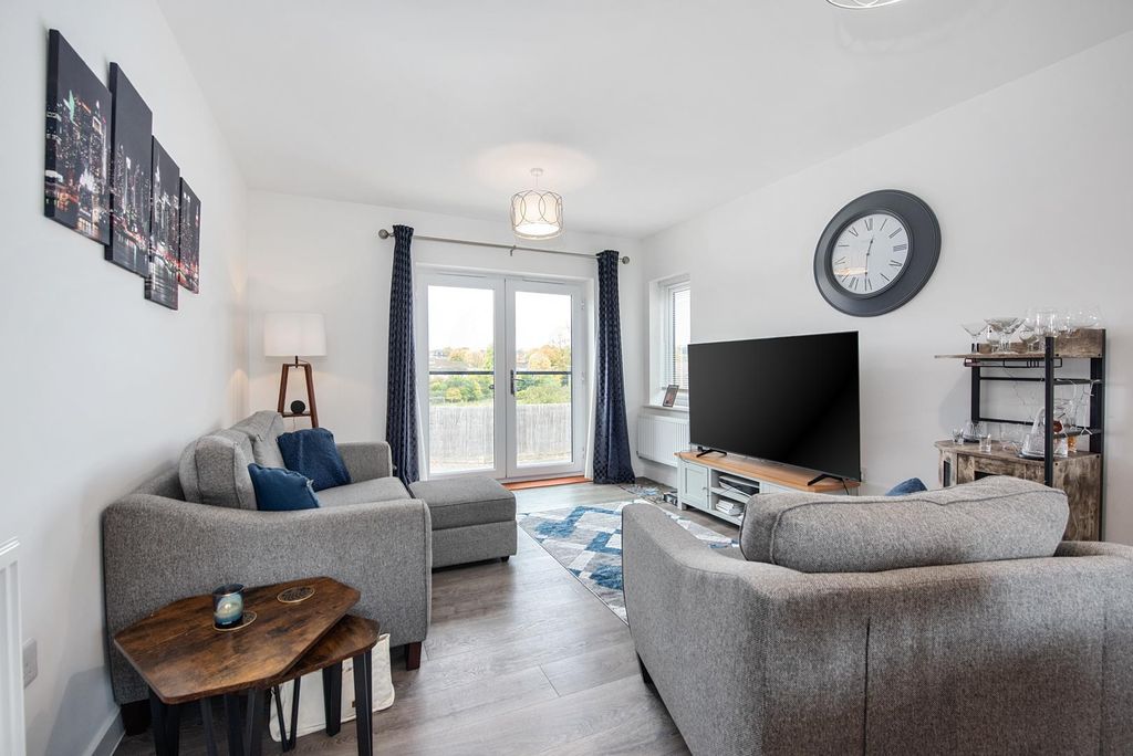 Property photo 2 of 11 Wallingford Road