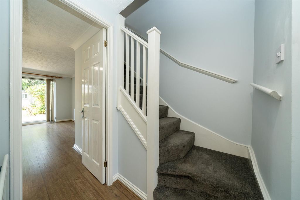 Property photo 2 of 12 15-Thorne-Close-6887.Jpg