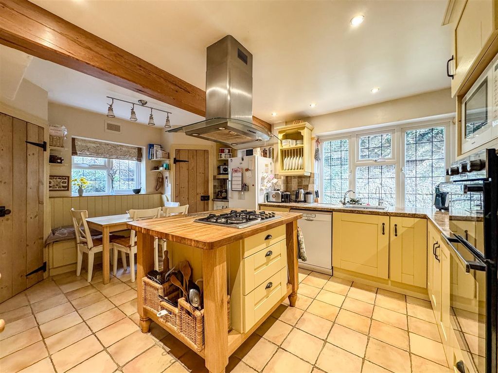 Property photo 3 of 43 Kitchen/Breakfast Room