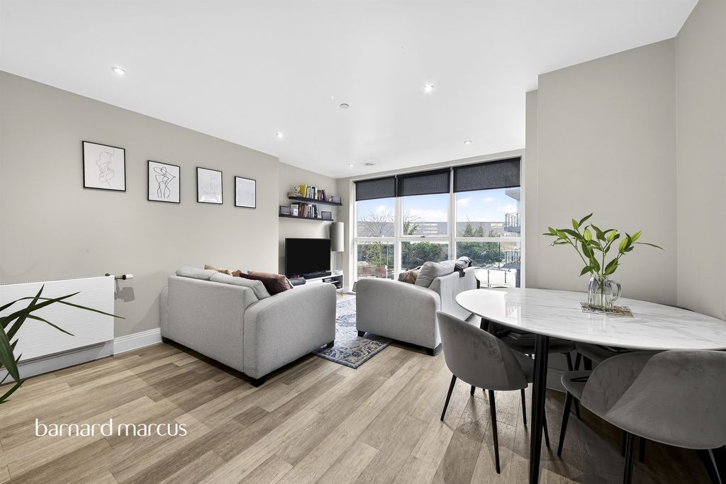 Property photo 3 of 12