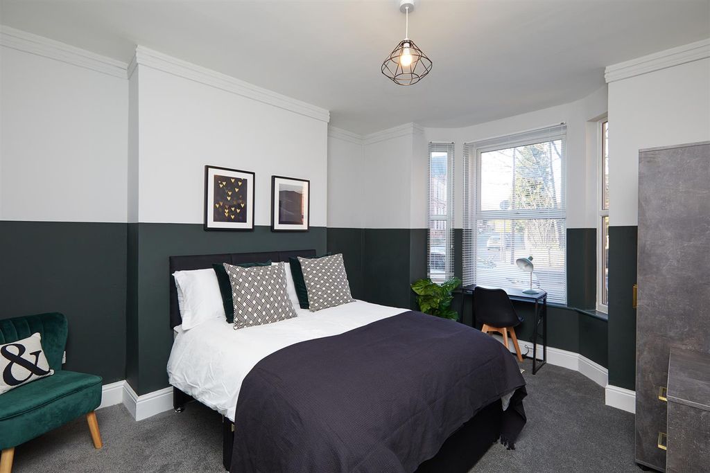 Property photo 1 of 24 Bed 1.Jpg