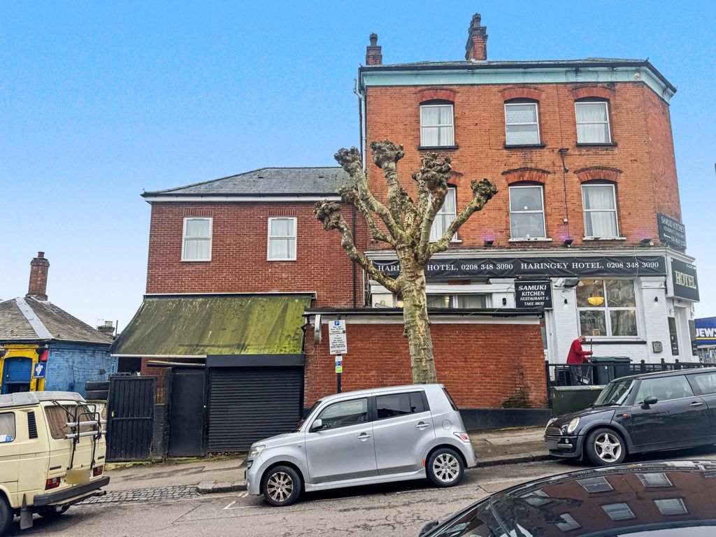 Property photo 2 of 20