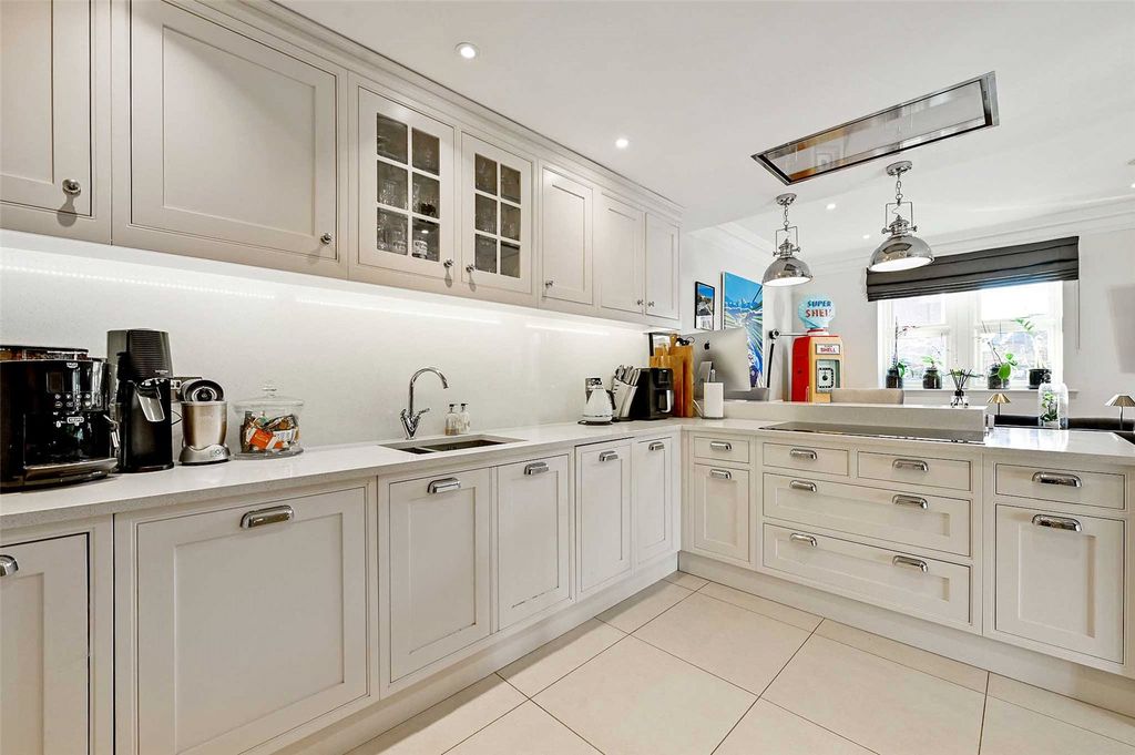 Property photo 3 of 27 Kitchen