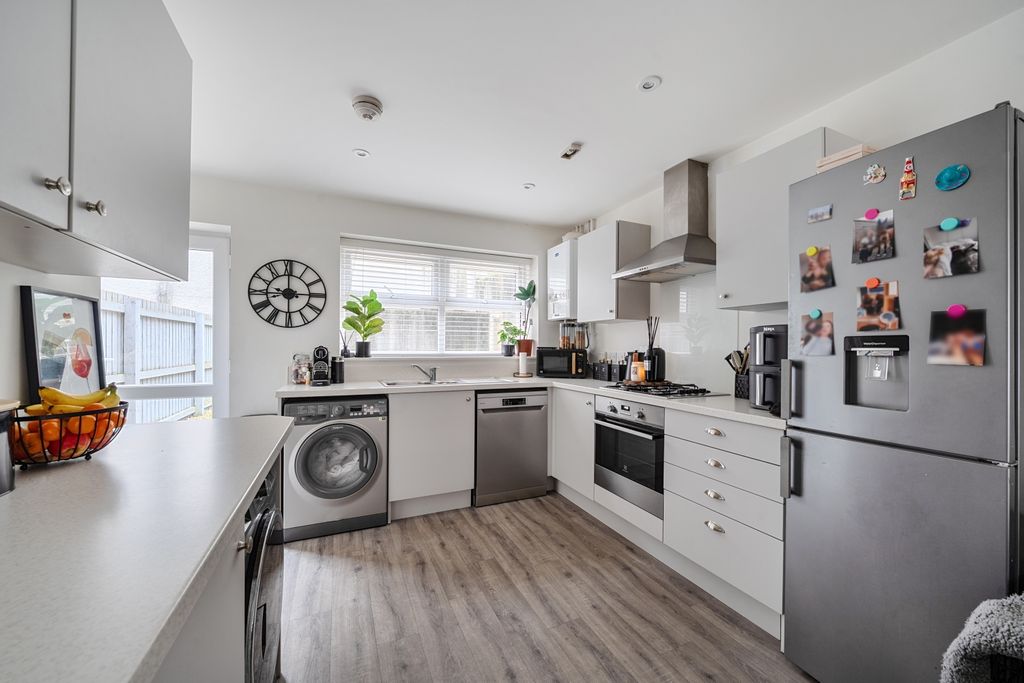 Property photo 2 of 15 1369594-10-68F9111F956d4